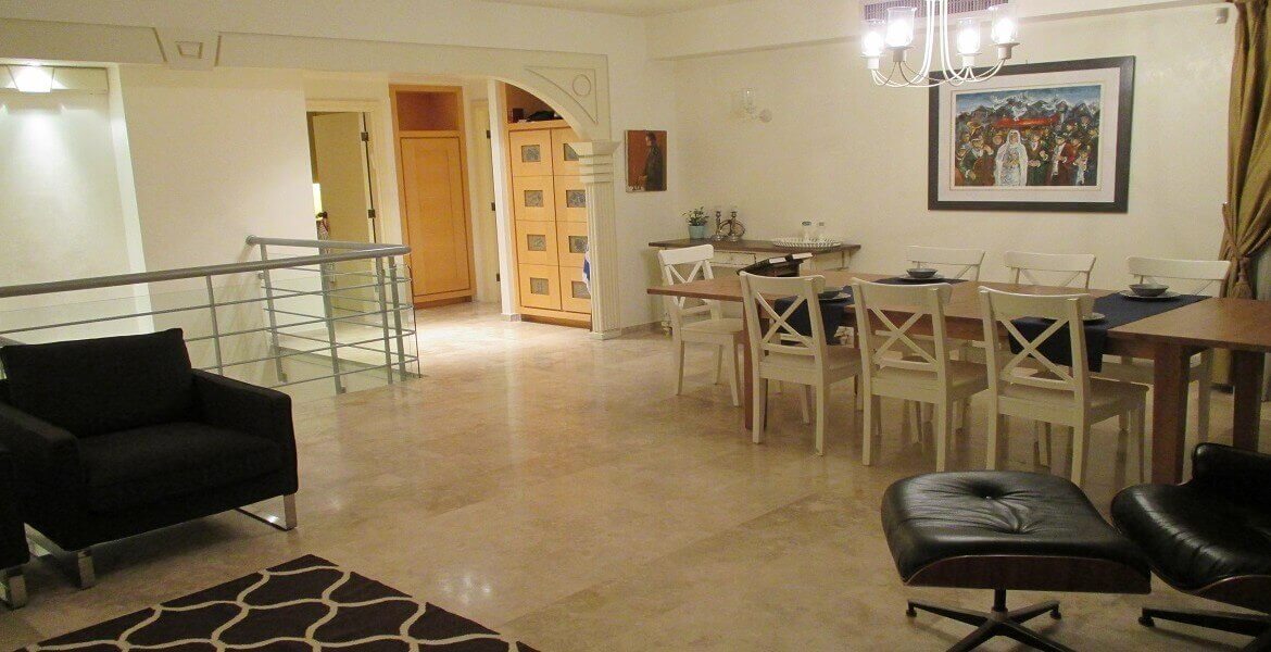 Garden apartment with breathtaking views to the Old City Mamilla