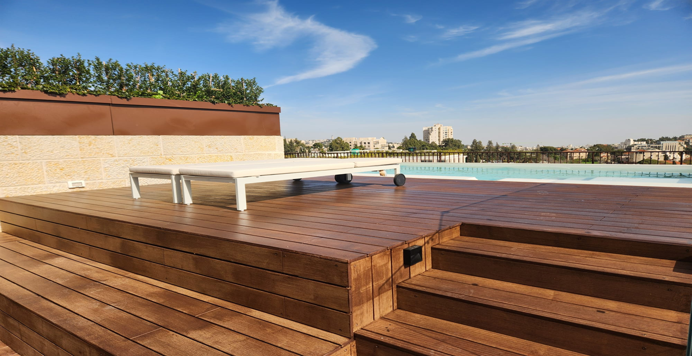 Curated visual reference: Private Penthouse Suites With Kitchen Facilities And Views Reference: Trophy Penthouse With A Private Pool Hotel Facilities For Rent
